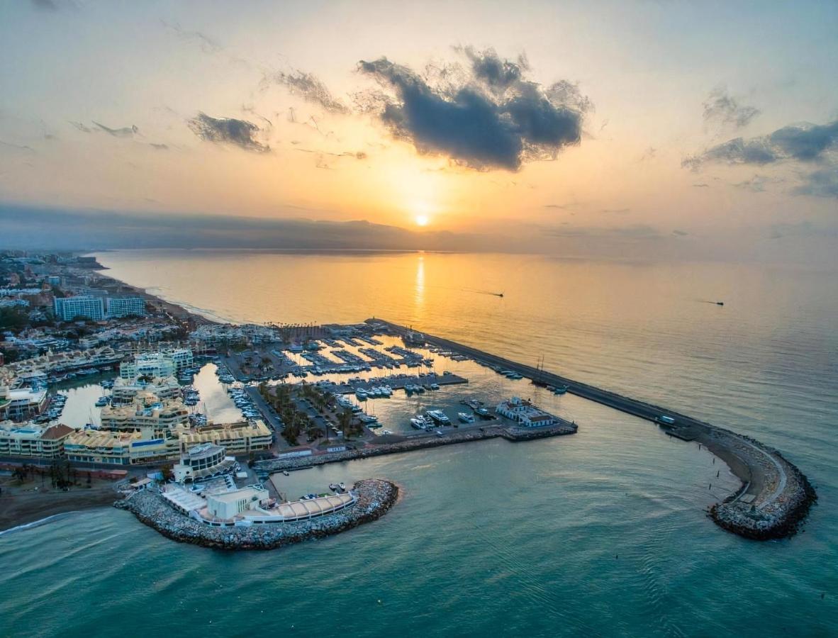 Benalmadena Beachfront Puerto Marina Sunrise 外观 照片